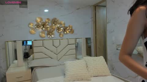 Snapshot of emma_petite4u chatting on 12-24-24, 10:22 Emma online show from 12-24-24, 10:22