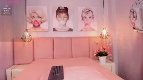 Snapshot of emma_petite4u chatting on 09-12-25, 02:44 Emma online show from 09-12-25, 02:44