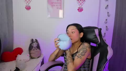 Emma online show from 06-11-26, 06:39
