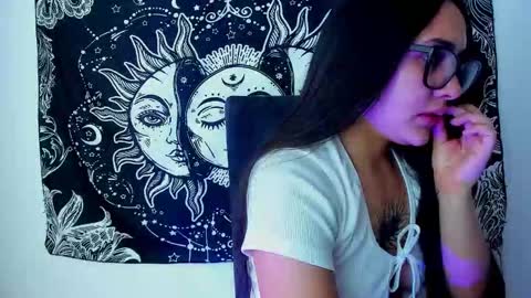 Snapshot of emma_timli1 chatting on 11-12-25, 08:30 Emma online show from 11-12-25, 08:30