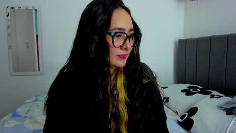 Snapshot of emma_timli1 chatting on 04-17-26, 01:41 Emma online show from 04-17-26, 01:41