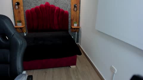 Snapshot of emma_timlyn chatting on 09-24-25, 12:19 Emma Timlin online show from 09-24-25, 12:19