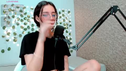 Snapshot of emma_unu chatting on 01-11-25, 02:41 Emma online show from 01-11-25, 02:41