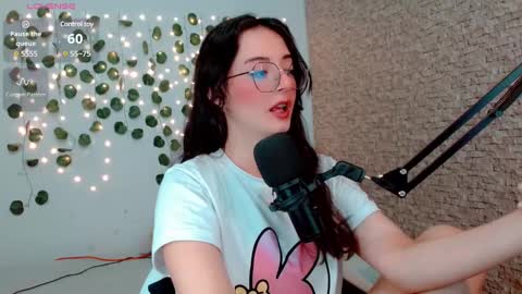 Snapshot of emma_unu chatting on 01-14-25, 02:50 Emma online show from 01-14-25, 02:50