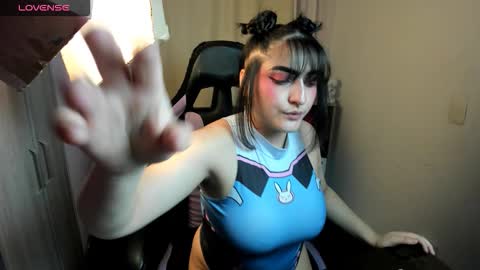 Snapshot of emmaamartinez chatting on 11-24-25, 01:05 modelo independente online show from 11-24-25, 01:05