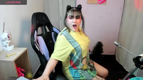 Snapshot of emmaamartinez chatting on 11-27-25, 02:46 modelo independente online show from 11-27-25, 02:46