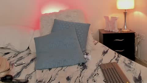 Snapshot of emmabridgerton chatting on 05-23-26, 10:08 Emma online show from 05-23-26, 10:08