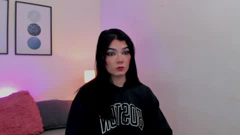Snapshot of emmabridgerton chatting on 06-12-26, 10:08 Emma online show from 06-12-26, 10:08