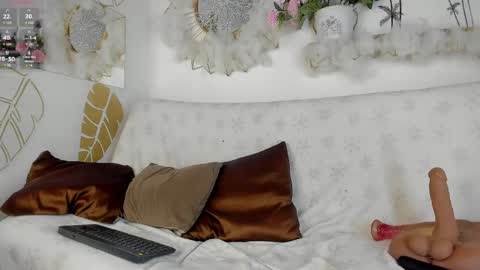 Snapshot of emmaduque chatting on 05-21-26, 09:44 Emma Duque online show from 05-21-26, 09:44