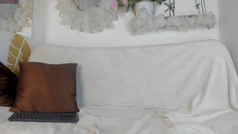 Snapshot of emmaduque chatting on 05-24-26, 09:42 Emma Duque online show from 05-24-26, 09:42