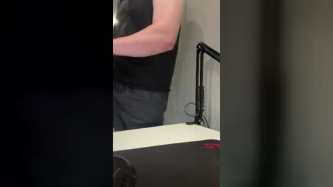 Snapshot of emmafreez chatting on 06-17-26, 06:31 emmafreez online show from 06-17-26, 06:31