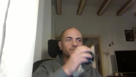 Ariel online show from 12-19-24, 04:34