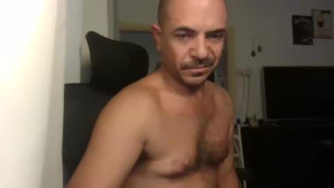 Ariel online show from 09-30-25, 03:55