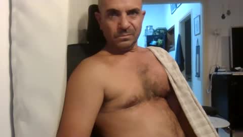 Ariel online show from 10-30-25, 07:36