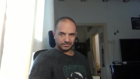 Ariel online show from 11-22-25, 06:01