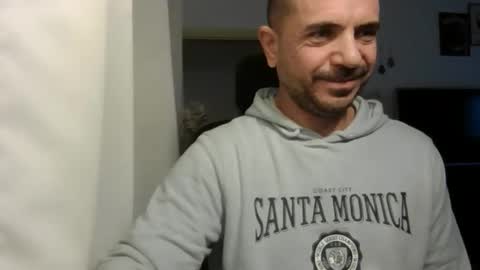 Ariel online show from 12-20-25, 05:58