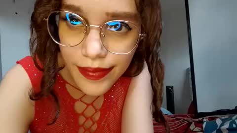 Snapshot of emmaguanaof chatting on 05-18-26, 06:36 Emma online show from 05-18-26, 06:36