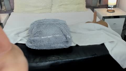 EMMA HILL online show from 02-08-25, 06:44