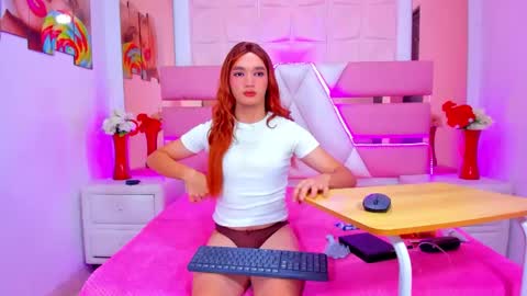 Snapshot of emmahiltton chatting on 05-21-26, 02:13 Emma Hilton online show from 05-21-26, 02:13