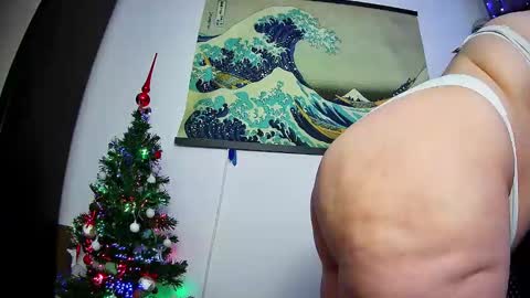 Snapshot of emmakros chatting on 12-20-24, 10:16 emmakros online show from 12-20-24, 10:16