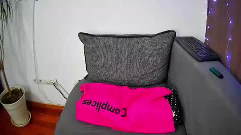Snapshot of emmakros chatting on 03-01-25, 03:49 emmakros online show from 03-01-25, 03:49