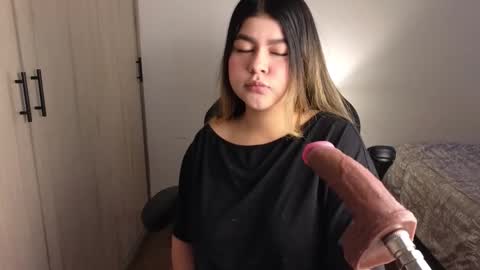 Snapshot of emmalee_a chatting on 03-08-26, 04:00 Emma online show from 03-08-26, 04:00