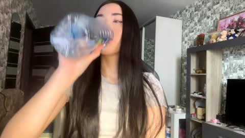 Snapshot of emmalinefairclough chatting on 04-06-26, 12:17 Emma online show from 04-06-26, 12:17