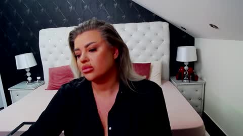 Snapshot of emmamavis chatting on 12-06-24, 06:59 Emma Mavis online show from 12-06-24, 06:59