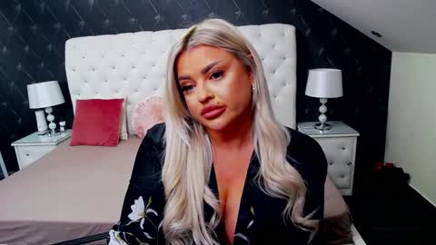 Snapshot of emmamavis chatting on 01-07-25, 02:41 Emma Mavis online show from 01-07-25, 02:41