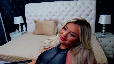 Snapshot of emmamavis chatting on 02-09-25, 01:56 Emma Mavis online show from 02-09-25, 01:56