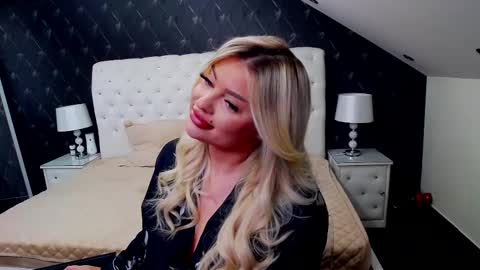 Snapshot of emmamavis chatting on 02-24-25, 06:27 Emma Mavis online show from 02-24-25, 06:27