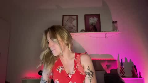 Snapshot of emmaonlyx1 chatting on 06-18-26, 02:34 emmaonlyx1 online show from 06-18-26, 02:34