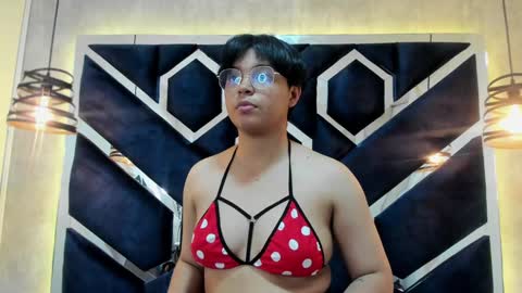 Snapshot of emmapark_ chatting on 02-03-25, 07:00 Emma 3 online show from 02-03-25, 07:00