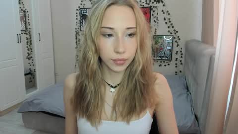 Snapshot of emmarayder chatting on 04-01-26, 11:33 Emma online show from 04-01-26, 11:33