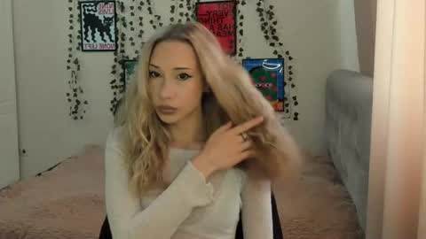 Snapshot of emmarayder chatting on 07-02-26, 11:16 Emma online show from 07-02-26, 11:16