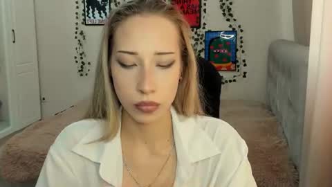 Snapshot of emmarayder chatting on 07-07-26, 12:20 Emma online show from 07-07-26, 12:20
