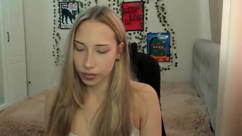 Snapshot of emmarayder chatting on 07-08-26, 11:37 Emma online show from 07-08-26, 11:37