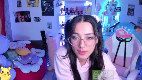 Snapshot of emmarosse11 chatting on 02-08-25, 09:36 Emma online show from 02-08-25, 09:36
