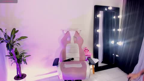 Emma Russell online show from 03-08-25, 02:40