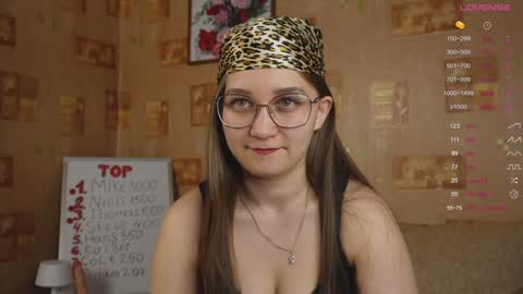 Mia online show from 02-07-25, 03:08