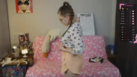 Mia online show from 05-19-26, 11:27