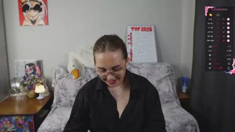 Snapshot of emmatiny chatting on 06-22-26, 05:21 Mia online show from 06-22-26, 05:21