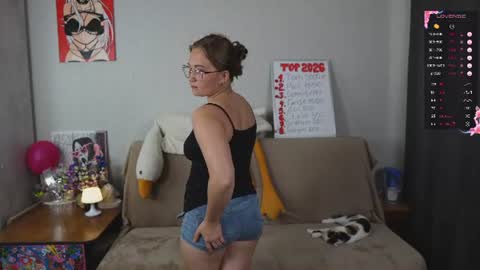 Snapshot of emmatiny chatting on 07-12-26, 05:48 Mia online show from 07-12-26, 05:48
