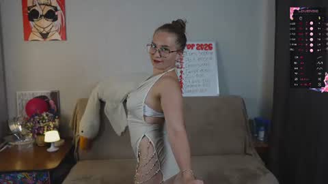 Snapshot of emmatiny chatting on 07-29-26, 03:10 Mia online show from 07-29-26, 03:10