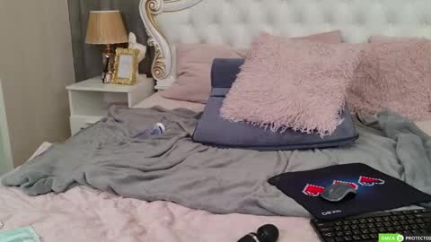 Emma Warren online show from 05-18-26, 04:07