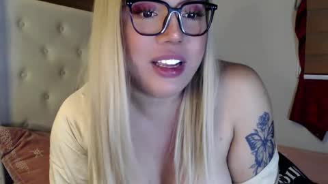 Snapshot of emmawatsoons chatting on 12-27-24, 11:31 YourDreamGirl Emma online show from 12-27-24, 11:31