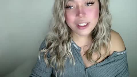 Snapshot of emmawatsoons chatting on 09-27-25, 10:59 YourDreamGirl Emma online show from 09-27-25, 10:59