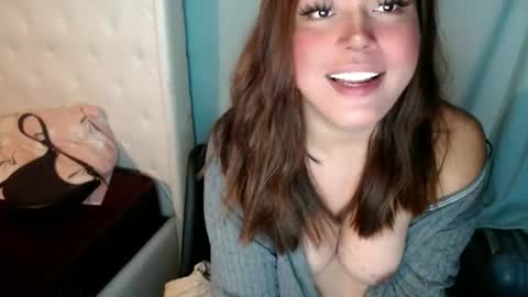 Snapshot of emmawatsoons chatting on 11-06-25, 09:26 YourDreamGirl Emma online show from 11-06-25, 09:26