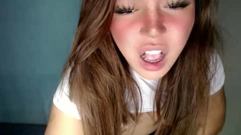 Snapshot of emmawatsoons chatting on 11-18-25, 11:48 YourDreamGirl Emma online show from 11-18-25, 11:48