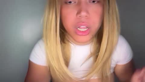 Snapshot of emmawatsoons chatting on 02-05-26, 05:50 YourDreamGirl Emma online show from 02-05-26, 05:50